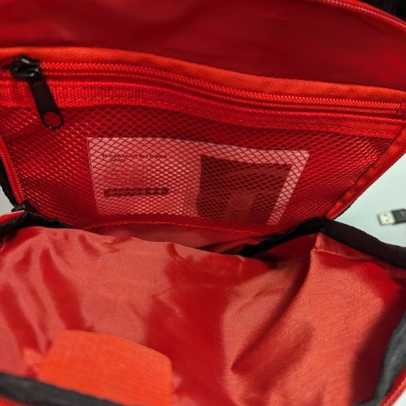 Zefal Z Hydro Race Hydration Bag in Black/Red (1.5L) Light up strip - Picture 6 of 7